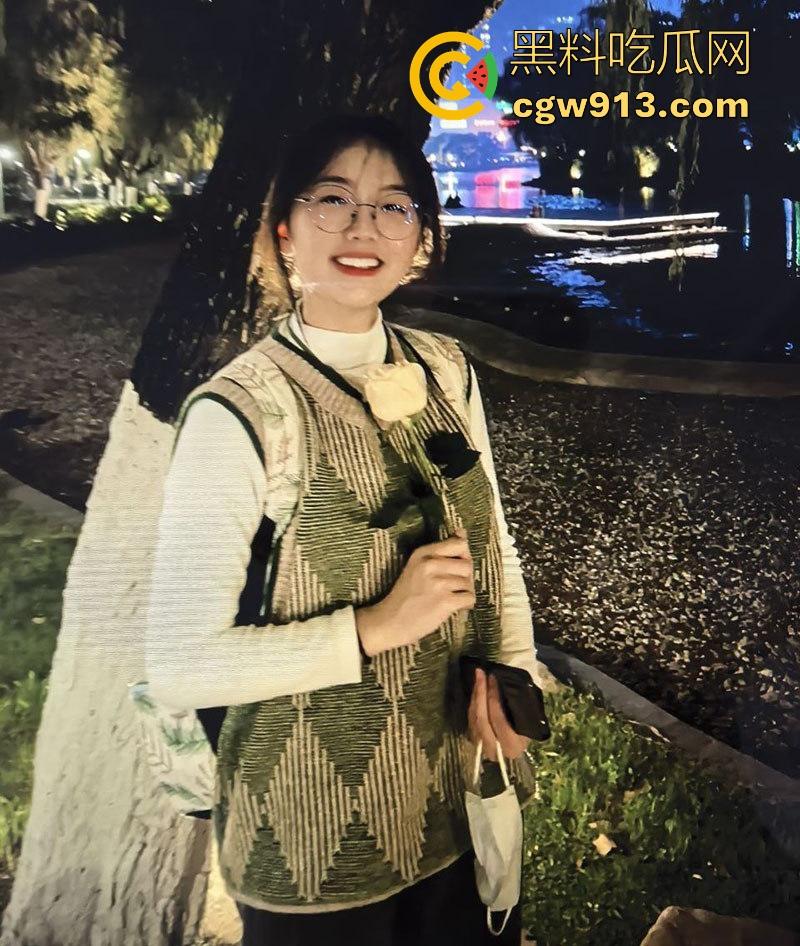 兰州大学极品学妹【林艺菲】化身乖母狗被男友调教，道具挑逗狼牙棒打桩后入，淫荡模样与清纯长相天差地别！  第3张