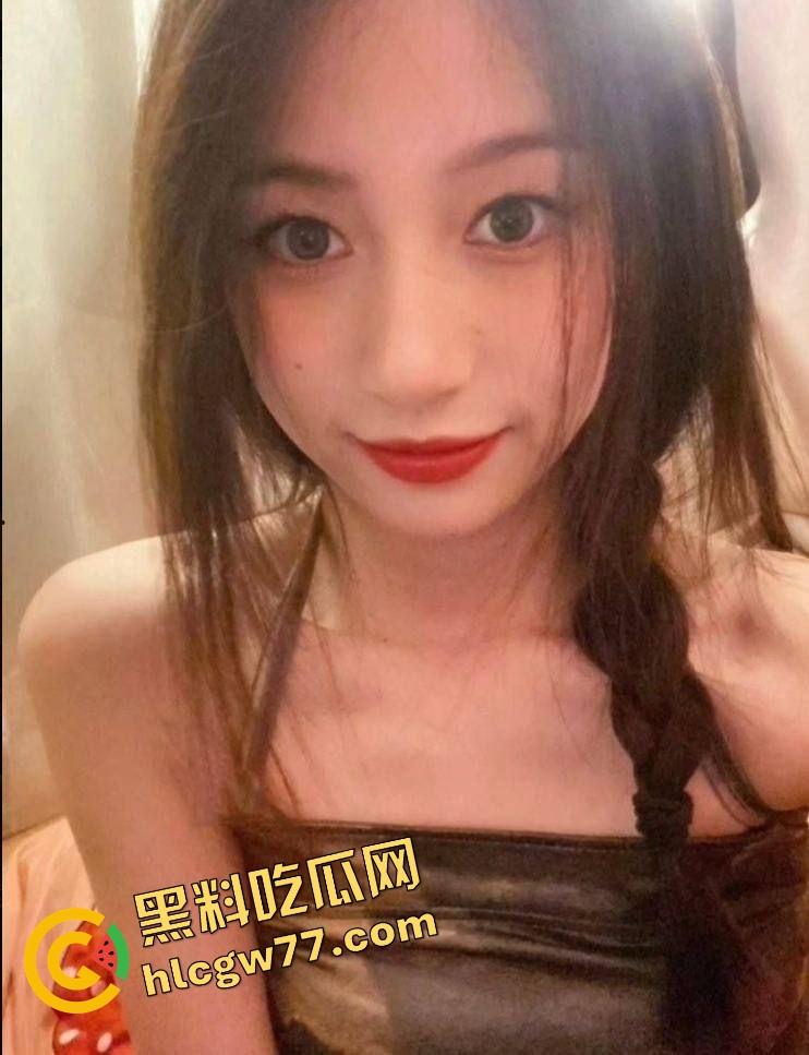 太原酒店约炮淫乱小母狗主动喊上门，撕破黑丝爆操后入，叫得像发情发疯一样快来让姐姐吃鸡！  第1张