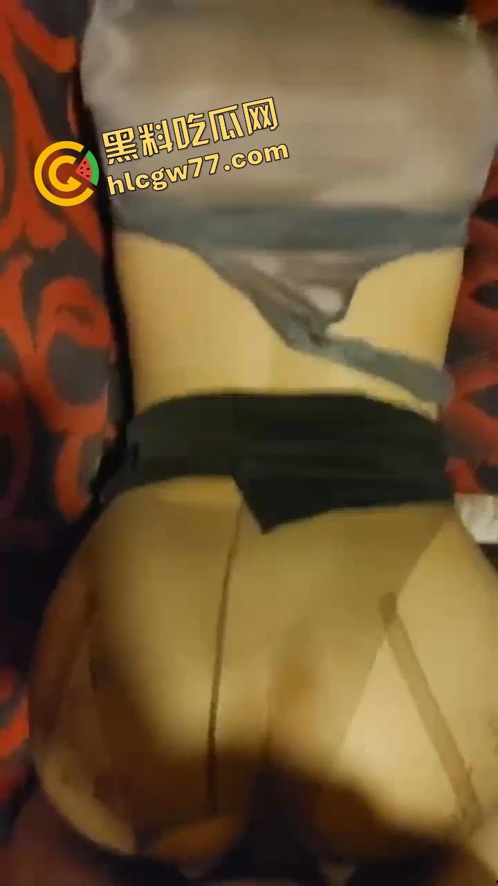 太原酒店约炮淫乱小母狗主动喊上门，撕破黑丝爆操后入，叫得像发情发疯一样快来让姐姐吃鸡！  第6张