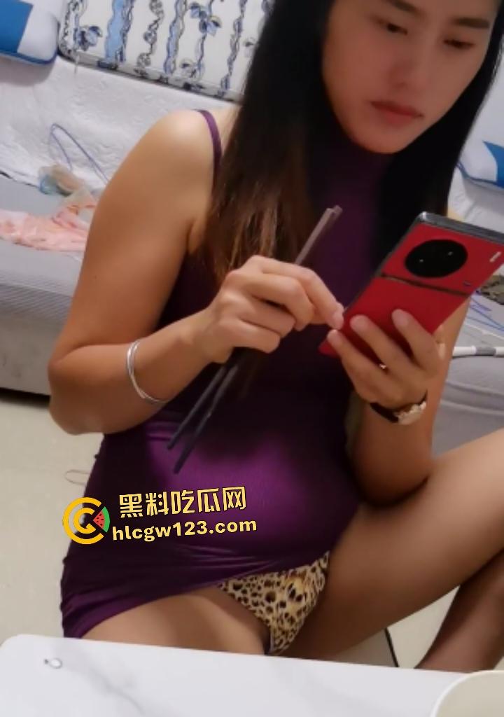 肥胖儿子【吴贵】高考后狂干亲妈骚乱！肚子大短鸡巴太小惨不忍睹射精！  第1张