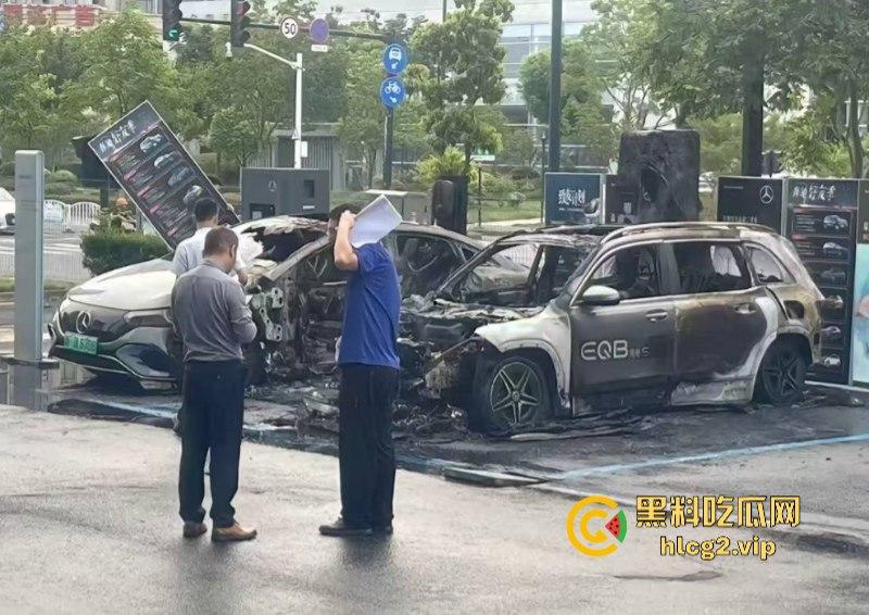 愿三叉照耀你的事业与前程又又又着了？奔驰4S店再曝新能源车自燃事件！  第1张