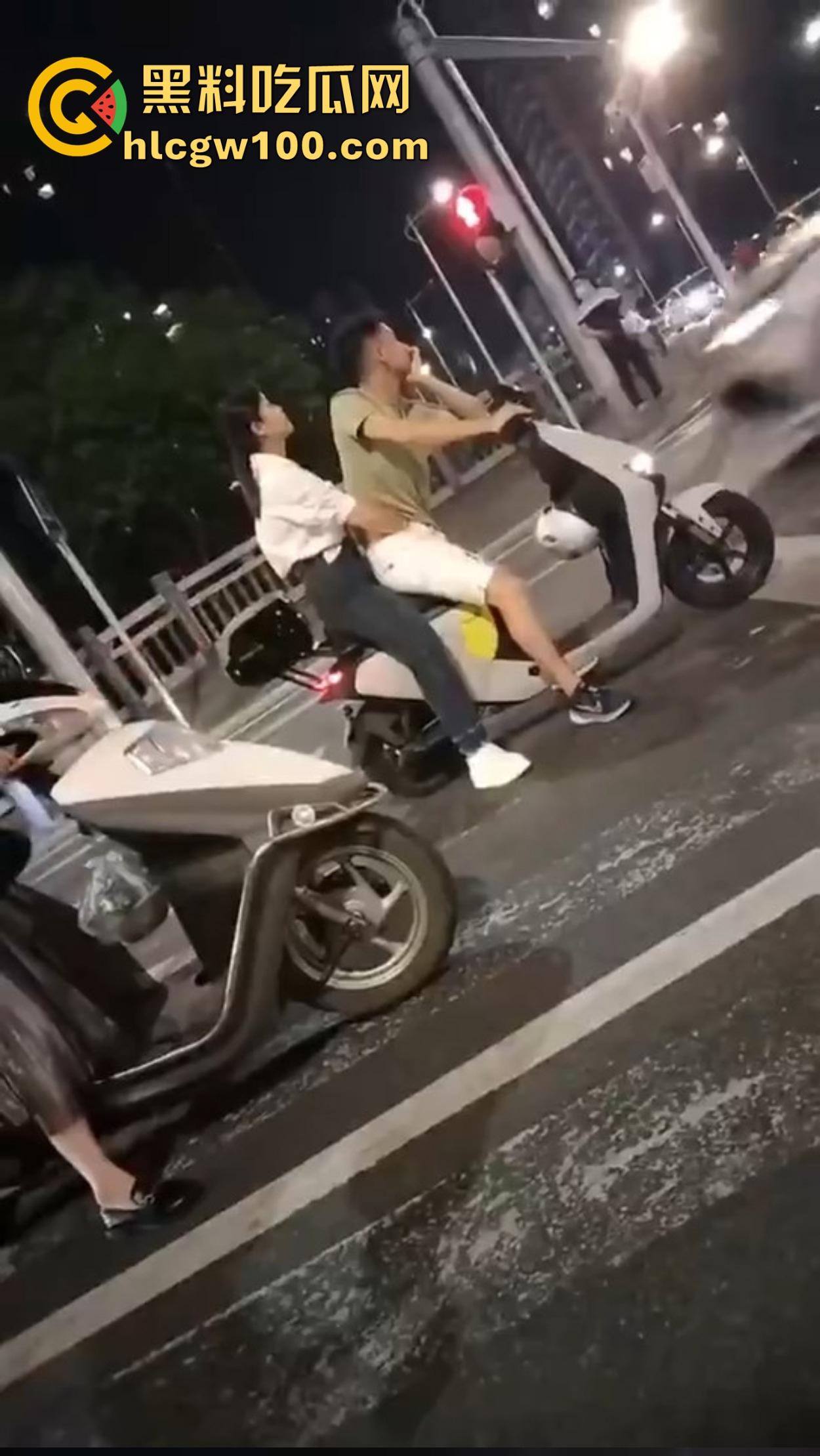 杜卡迪V4保时捷911都不如小牛电动车有排面?毕竟是黄毛精神小妹的专属神车,吃过的逼比你吃过的饭还多! 第1张 杜卡迪V4保时捷911都不如小牛电动车有排面?毕竟是黄毛精神小妹的专属神车,吃过的逼比你吃过的饭还多! 第1张