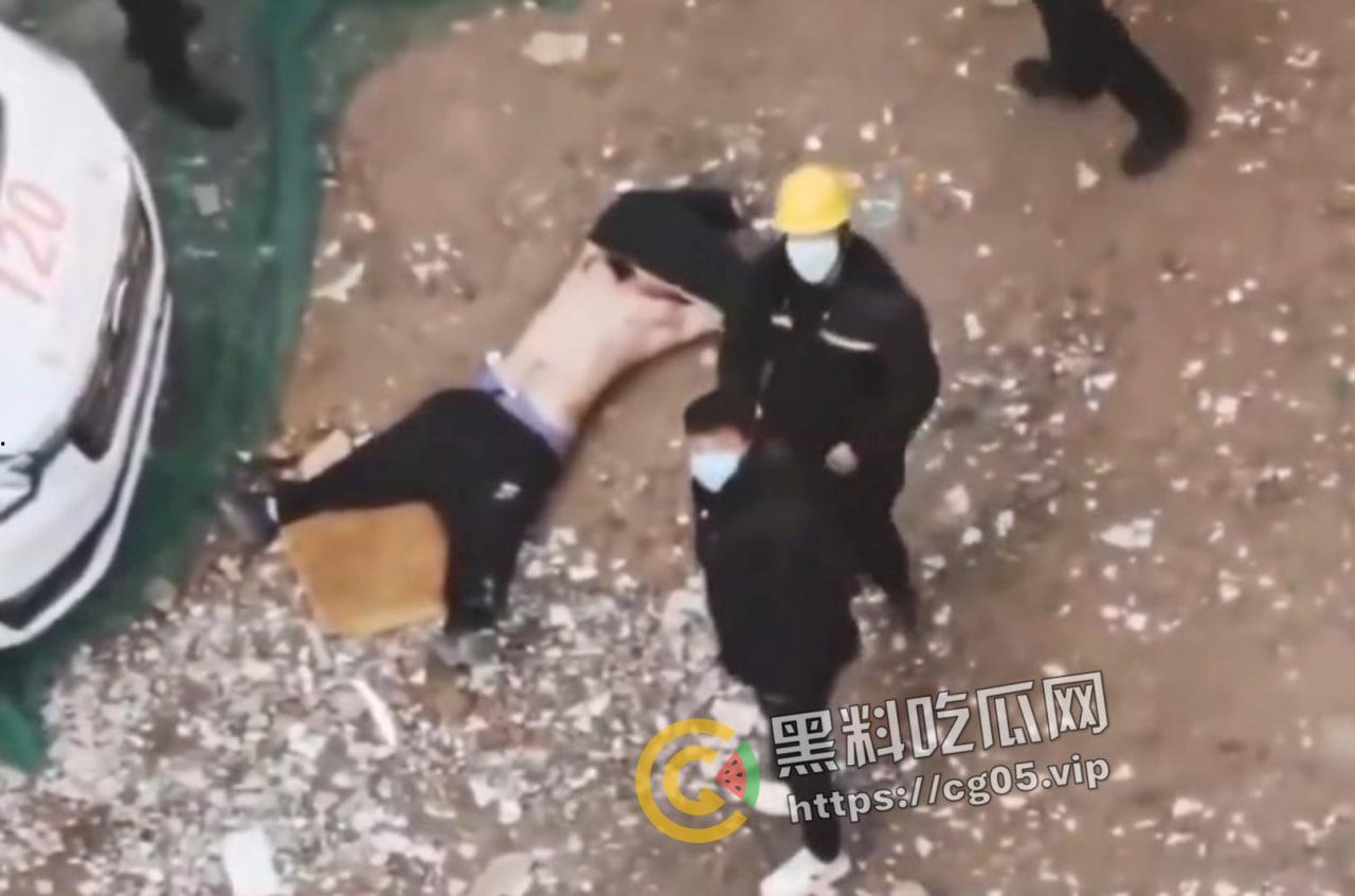 西安经济开发区岗家寨欺骗居民离开后强拆 有人阻拦将其殴打致死 救护车在旁但不进行施救 现场视频曝光  第2张