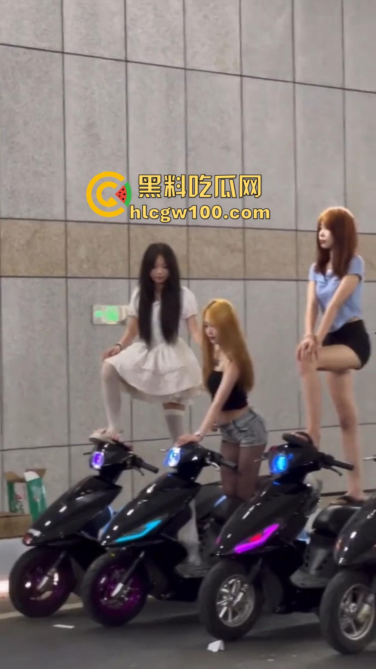 杜卡迪V4保时捷911都不如小牛电动车有排面?毕竟是黄毛精神小妹的专属神车,吃过的逼比你吃过的饭还多! 第11张 杜卡迪V4保时捷911都不如小牛电动车有排面?毕竟是黄毛精神小妹的专属神车,吃过的逼比你吃过的饭还多! 第11张