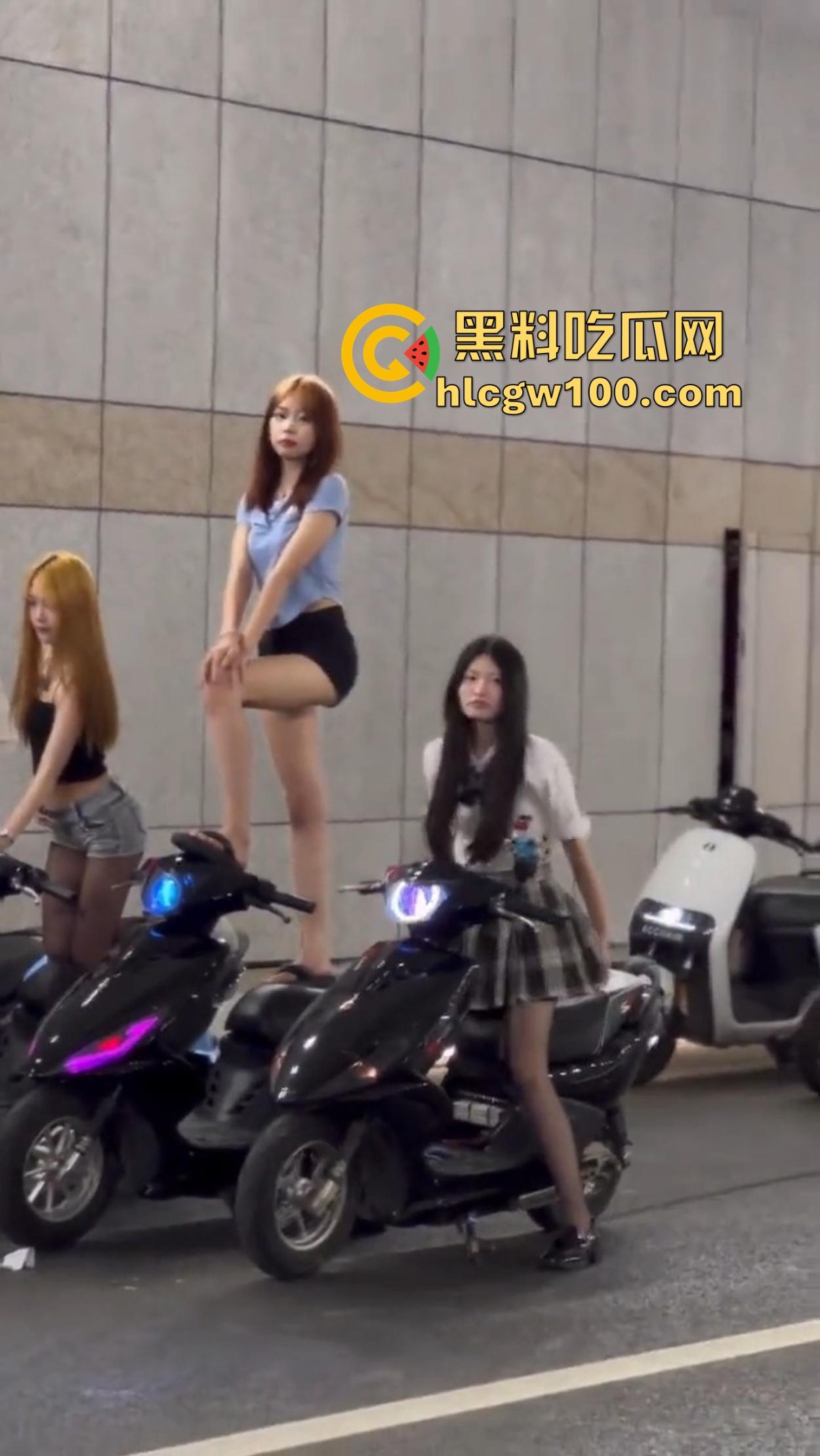 杜卡迪V4保时捷911都不如小牛电动车有排面?毕竟是黄毛精神小妹的专属神车,吃过的逼比你吃过的饭还多! 第12张 杜卡迪V4保时捷911都不如小牛电动车有排面?毕竟是黄毛精神小妹的专属神车,吃过的逼比你吃过的饭还多! 第12张