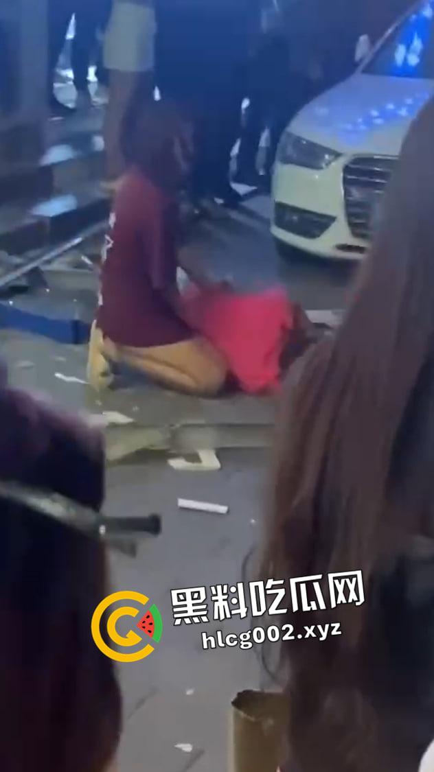 瓜友求瓜！禹州建设路痴情男跳楼现场 情侣吵架吵到跳楼 现场视频流出  第6张