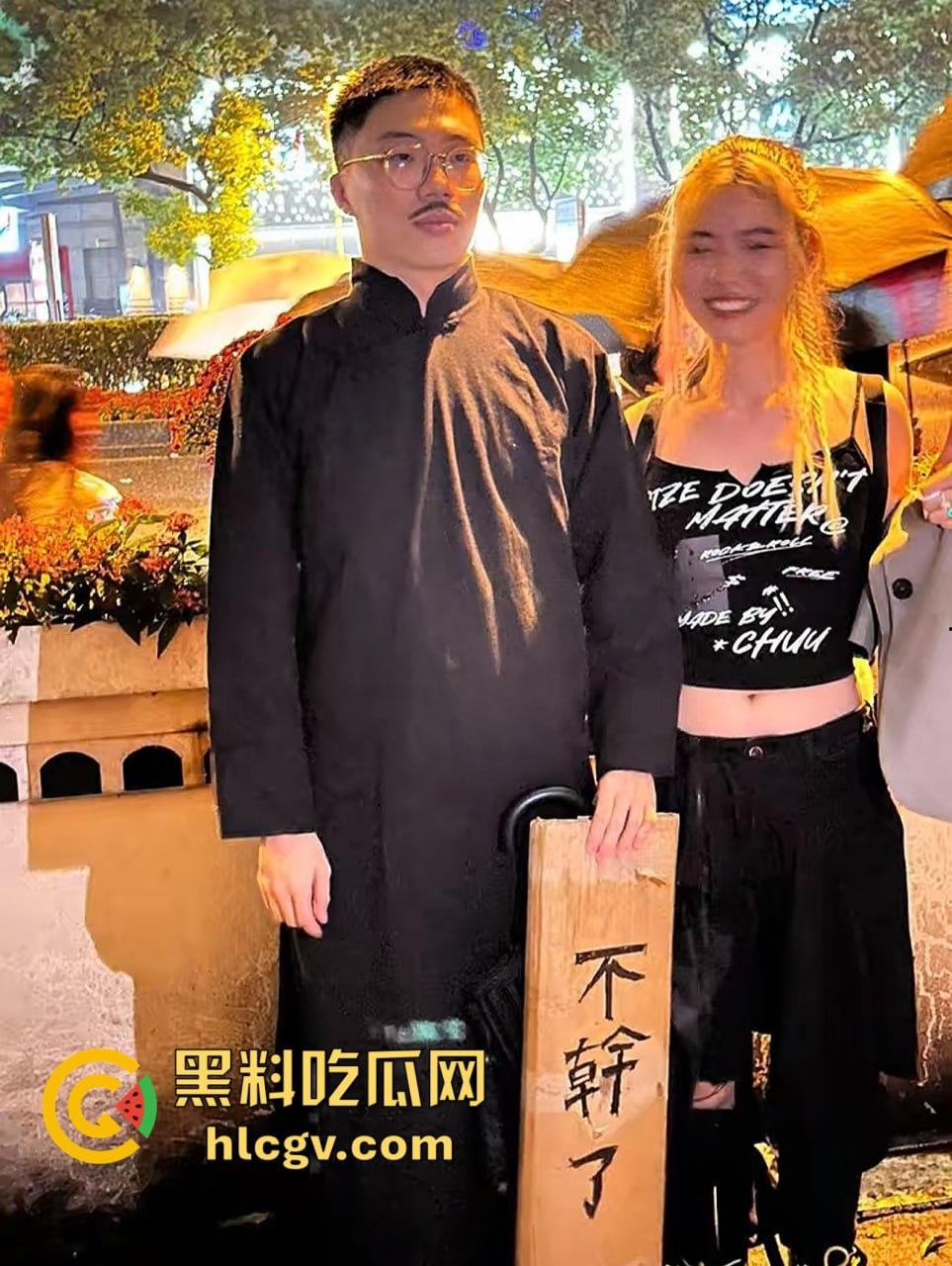 上海中山公园coser夜晚集体发疯,唱歌玩得嗨被带走!场面混乱如甄嬛传翻拍! 第8张 上海中山公园coser夜晚集体发疯,唱歌玩得嗨被带走!场面混乱如甄嬛传翻拍! 第8张