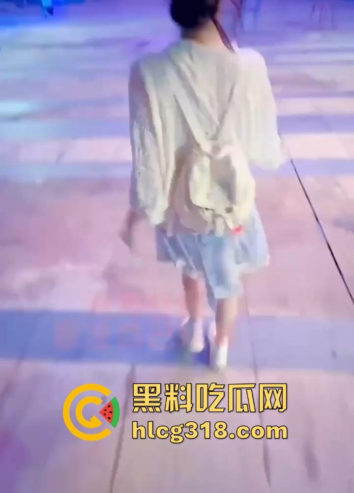 海角乱伦大神【意淫自己妹妹】带妹妹上摩天轮激情性爱，惊险刺激的高空交作业，操烂粉嫩白虎骚穴！  第2张