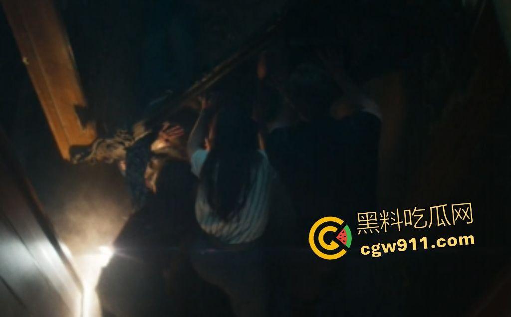 【招魂4】沃伦夫妇1986重返驱魔战场！斯莫尔家族恶魔肆虐，地狱烈焰吞噬惊魂夜！  第8张