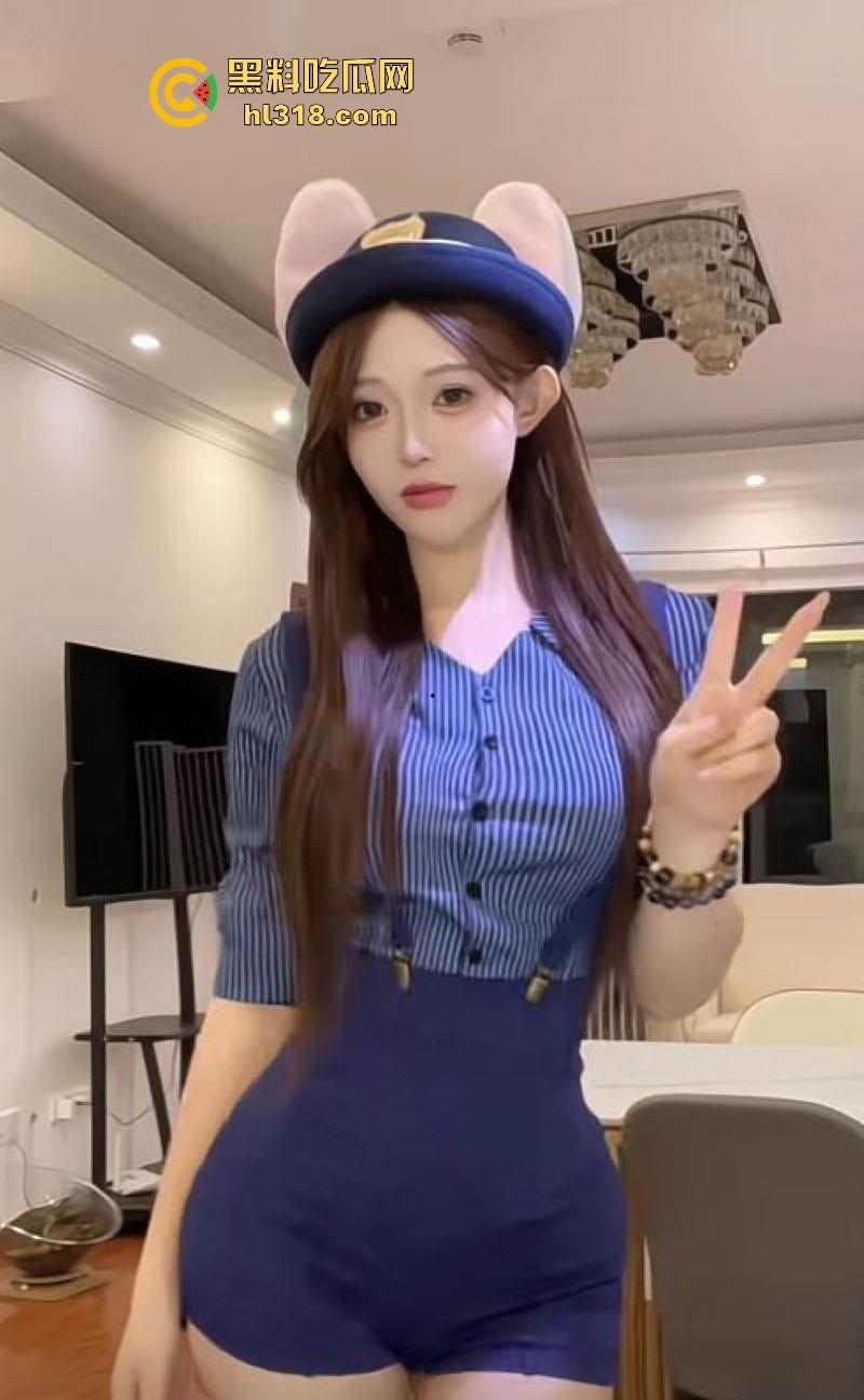 抖音50W粉丝高颜值女网红【柠檬然】付费定制视频曝光,C杯美乳搭配纤细腰肢,挑逗舞姿撩人至极! 第7张 抖音50W粉丝高颜值女网红【柠檬然】付费定制视频曝光,C杯美乳搭配纤细腰肢,挑逗舞姿撩人至极! 第7张