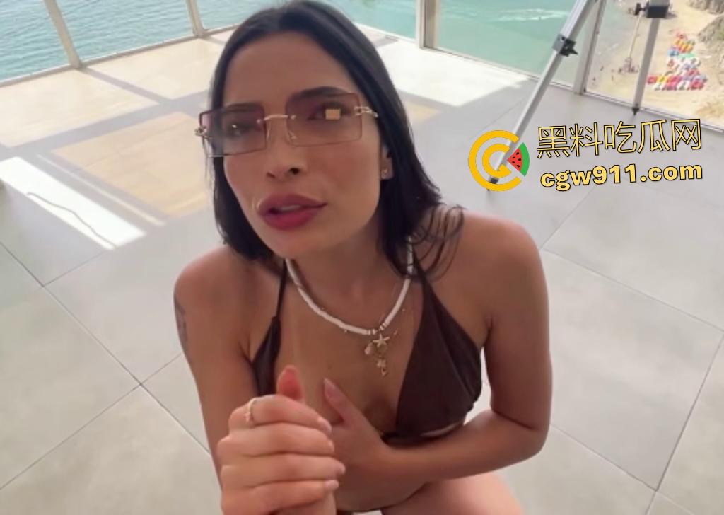 OnlyFans眼镜少妇【Jenn Pinzon】酒店狂骑巨屌内射！肥臀主动欲罢不能，鸡巴被吸干热情迷醉！  第3张