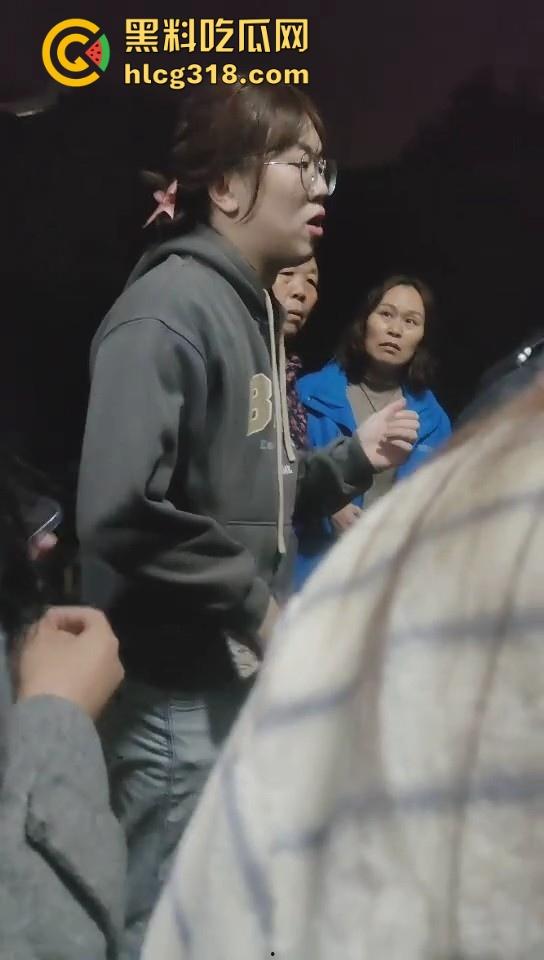 淮北师范生物工程系【祁鹿闻】 男扮女装进女澡堂偷拍被捉，据理力争还死不承认。  第2张