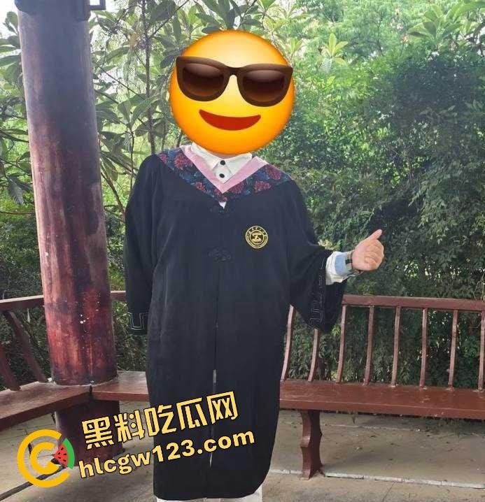 栓Q了兄弟，40秒吃屌传全校，陕西理工情侣校内凉亭乱搞疯传，妹子趴着狂吞直到男的射出来！  第5张