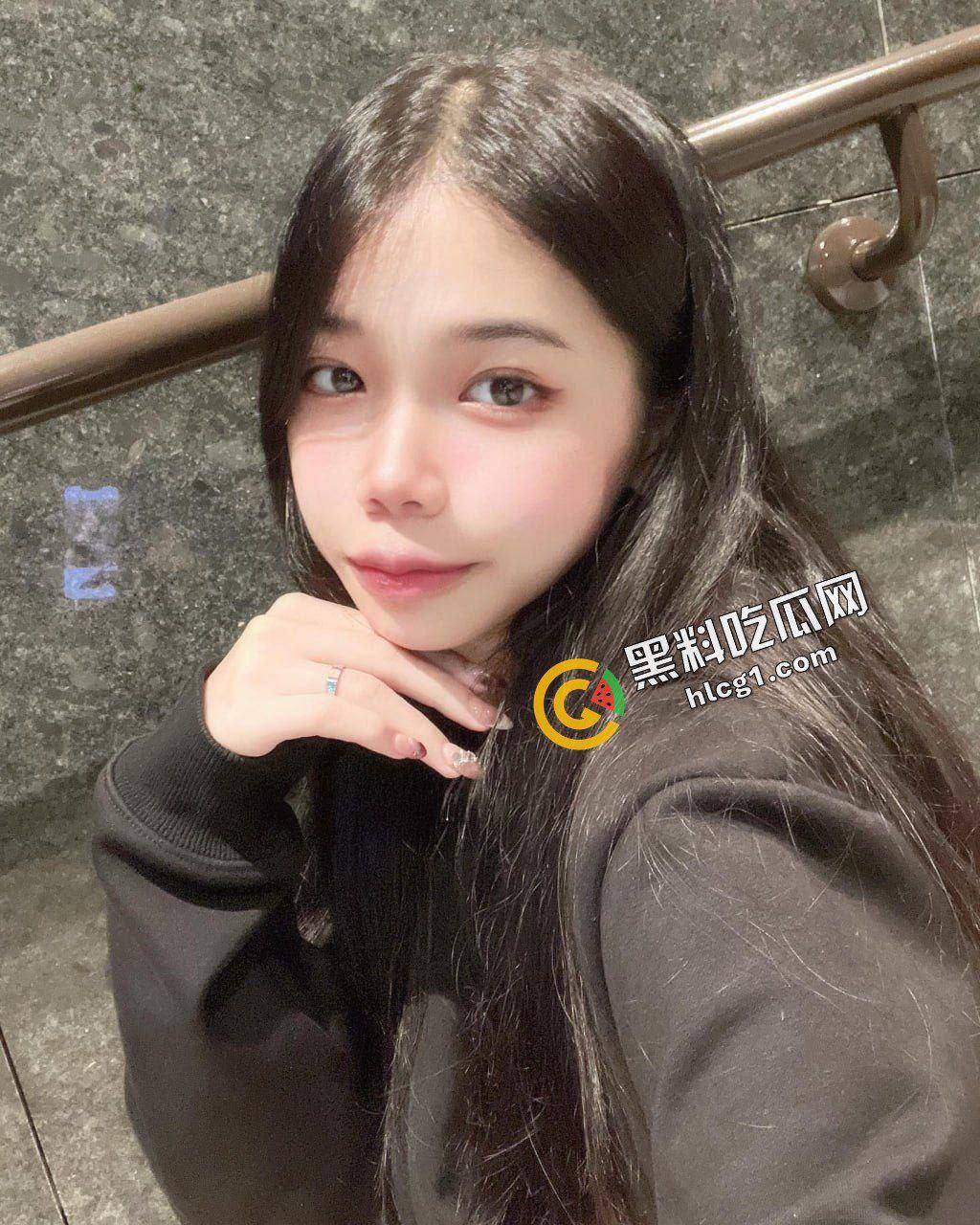 武汉职业学院大专妹『周晶晶』清纯又飒爽的御姐嫩妹 一毕业就献殷勤 找大哥包养 调教口交私拍流出  第2张