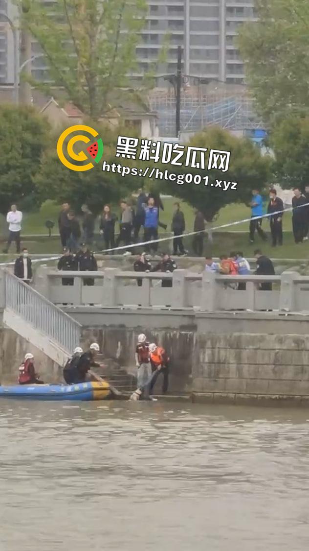 江苏妙龄女孩跳河事件！跳之前还在看手机等渣男消息 最后绝望跃下 现场视频流出  第4张