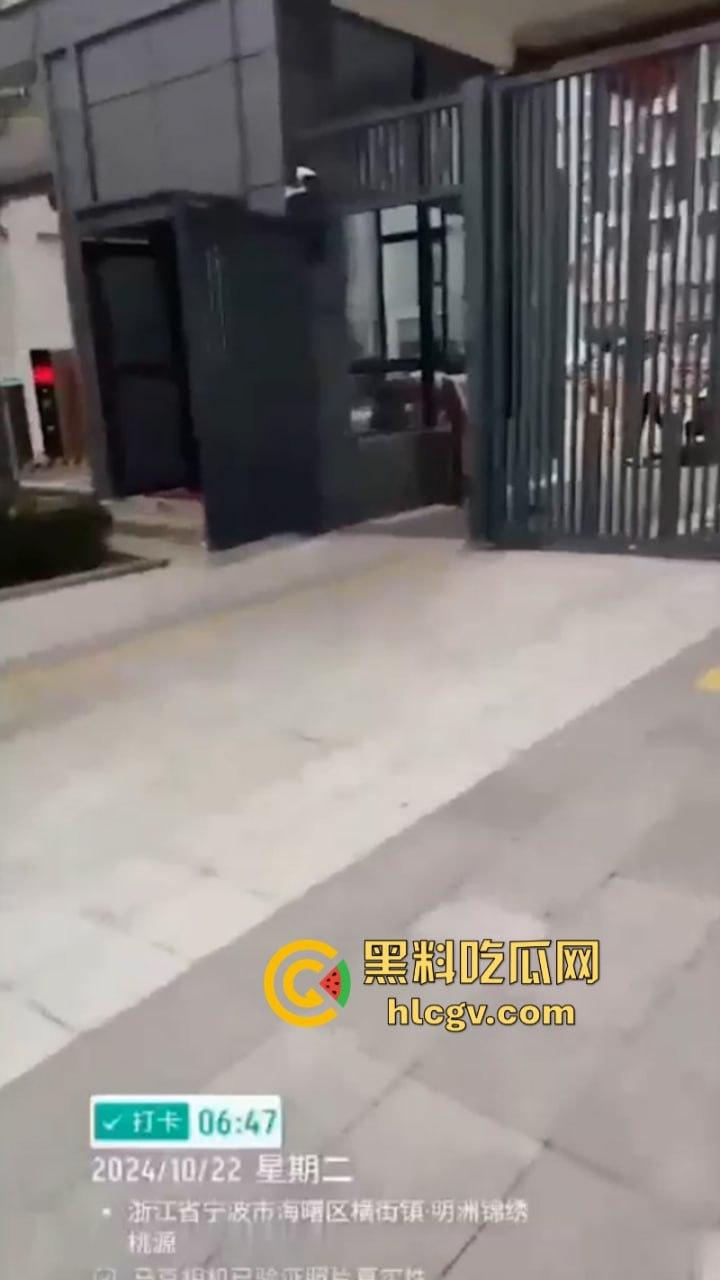 宁波海曙区一女子送孩子上学路上被人追砍 孩子的身受数刀 视频直击血腥现场  第4张