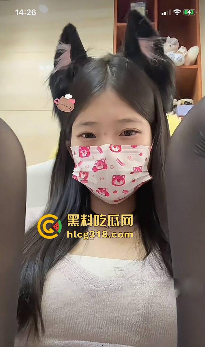 抖音萝莉网红【雪顶蛋糕】私拍福利流出，丝足羞辱比基尼揉奶，清纯的脸蛋粉嫩的穴，这也太反差了！  第5张