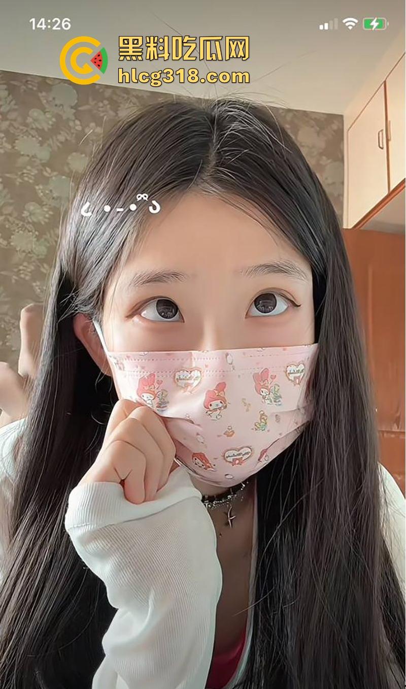 抖音萝莉网红【雪顶蛋糕】私拍福利流出，丝足羞辱比基尼揉奶，清纯的脸蛋粉嫩的穴，这也太反差了！  第6张