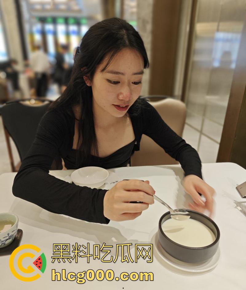 青岛港湾职业技术学院【李琦杉】，表演艺术专业母狗，为了买包和奢侈品，被富哥包养各种调教！  第5张