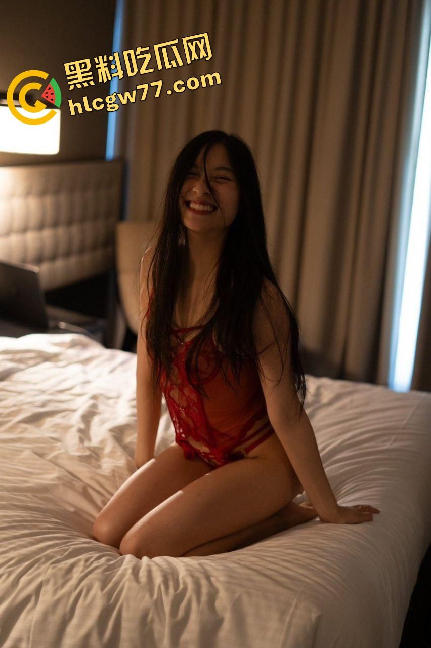 敏感体质黑丝水娃狂嗲叫！一插就高潮喷水，骑乘后入口交样样精通，内裤套头当骚鸡！  第1张