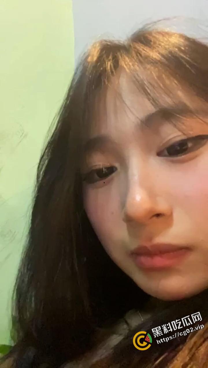 男生造女生黄谣 反被勾引到酒店戏耍 一开门 满屋子的纹身扣脚大汉 围着他暴打羞辱  第17张