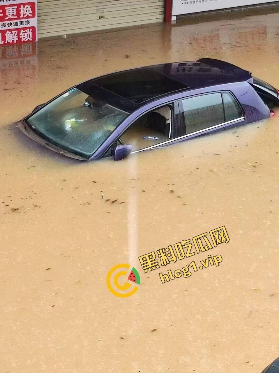 广州 番禺与东莞  超大暴雨 水灾降临！车辆被淹没 致多人触电身亡！ 第3张