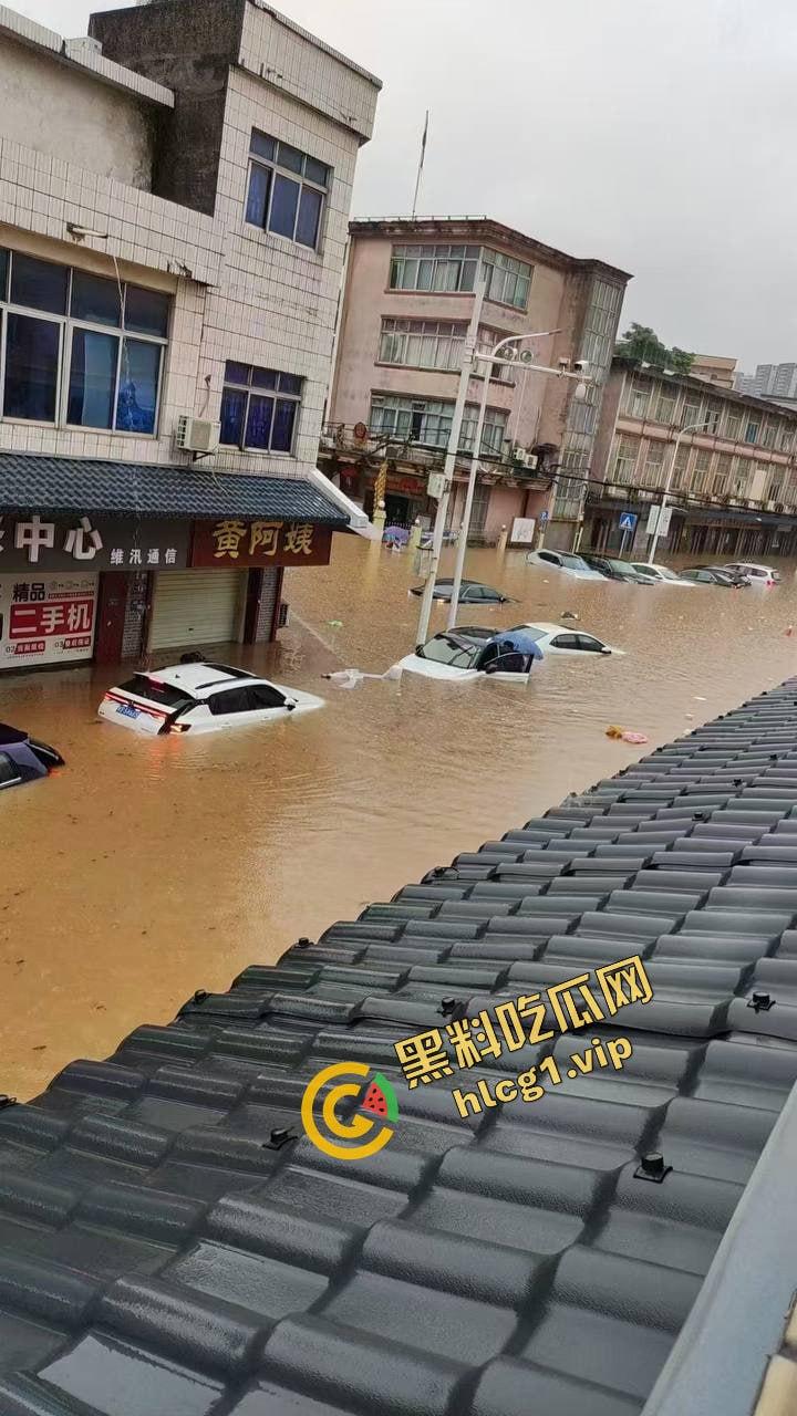 广州 番禺与东莞  超大暴雨 水灾降临！车辆被淹没 致多人触电身亡！ 第11张