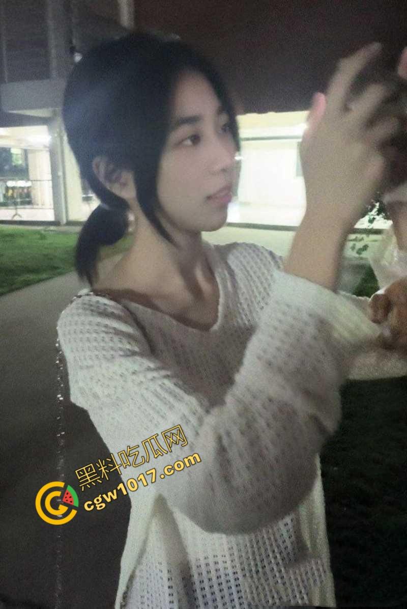 上海极品舞蹈生【杨萧颜】难以抵抗金钱诱惑，堕落为金主性奴，胯下侍奉爆筋肉棒，口技十分了得！  第3张