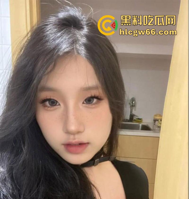 泉州师范学院【李佳宜】巨乳反差眼镜妹 大尺度风骚自慰视频流出 眼镜婊真是骚到没边了！  第3张