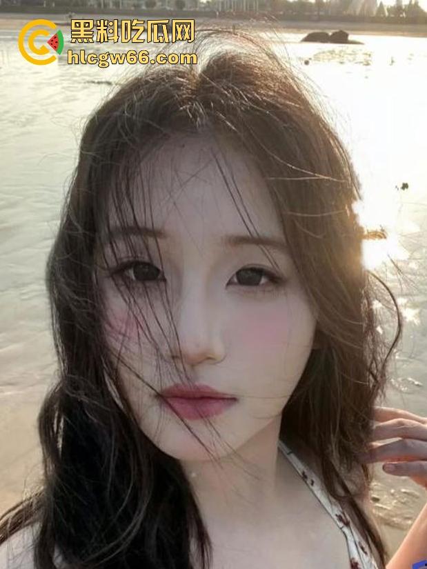 泉州师范学院【李佳宜】巨乳反差眼镜妹 大尺度风骚自慰视频流出 眼镜婊真是骚到没边了！  第6张