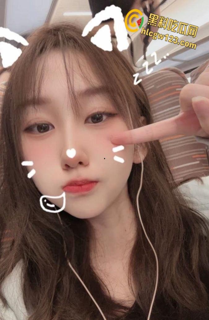 唐山尤物【谢雨桐】美乳户外露出，追求刺激3P双洞齐开，粉嫩小穴淫水乱溅！  第1张