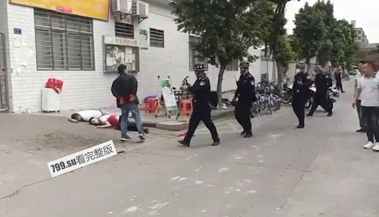 东莞 长安镇上角社区 猛男遇到黑主管 1 杀 4 现场视频曝光  第8张