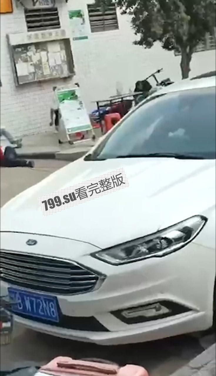 东莞 长安镇上角社区 猛男遇到黑主管 1 杀 4 现场视频曝光  第9张