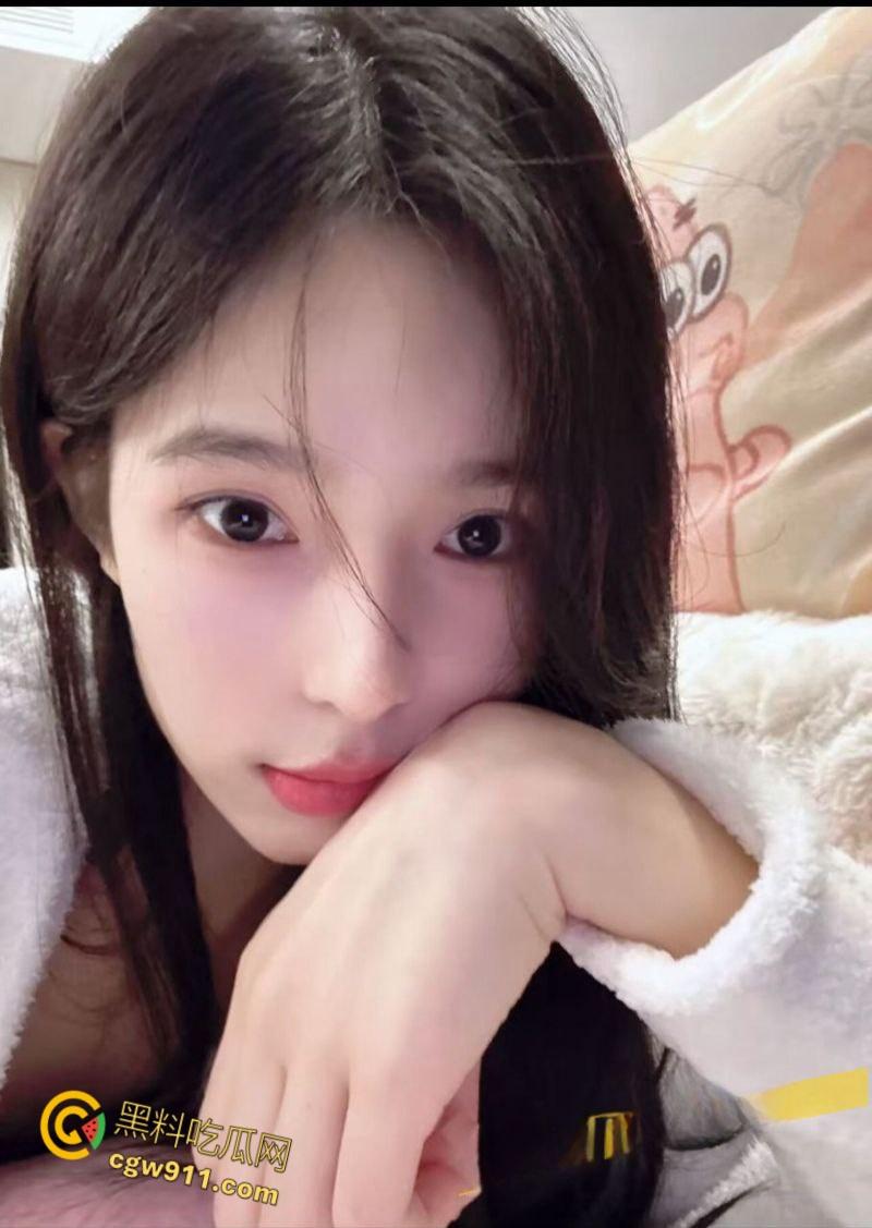 郑州科技学院音乐舞蹈系【冯佩霞】，背着男友私下约会金主，耀眼的女神竟是随意玩弄的泄欲工具！  第2张