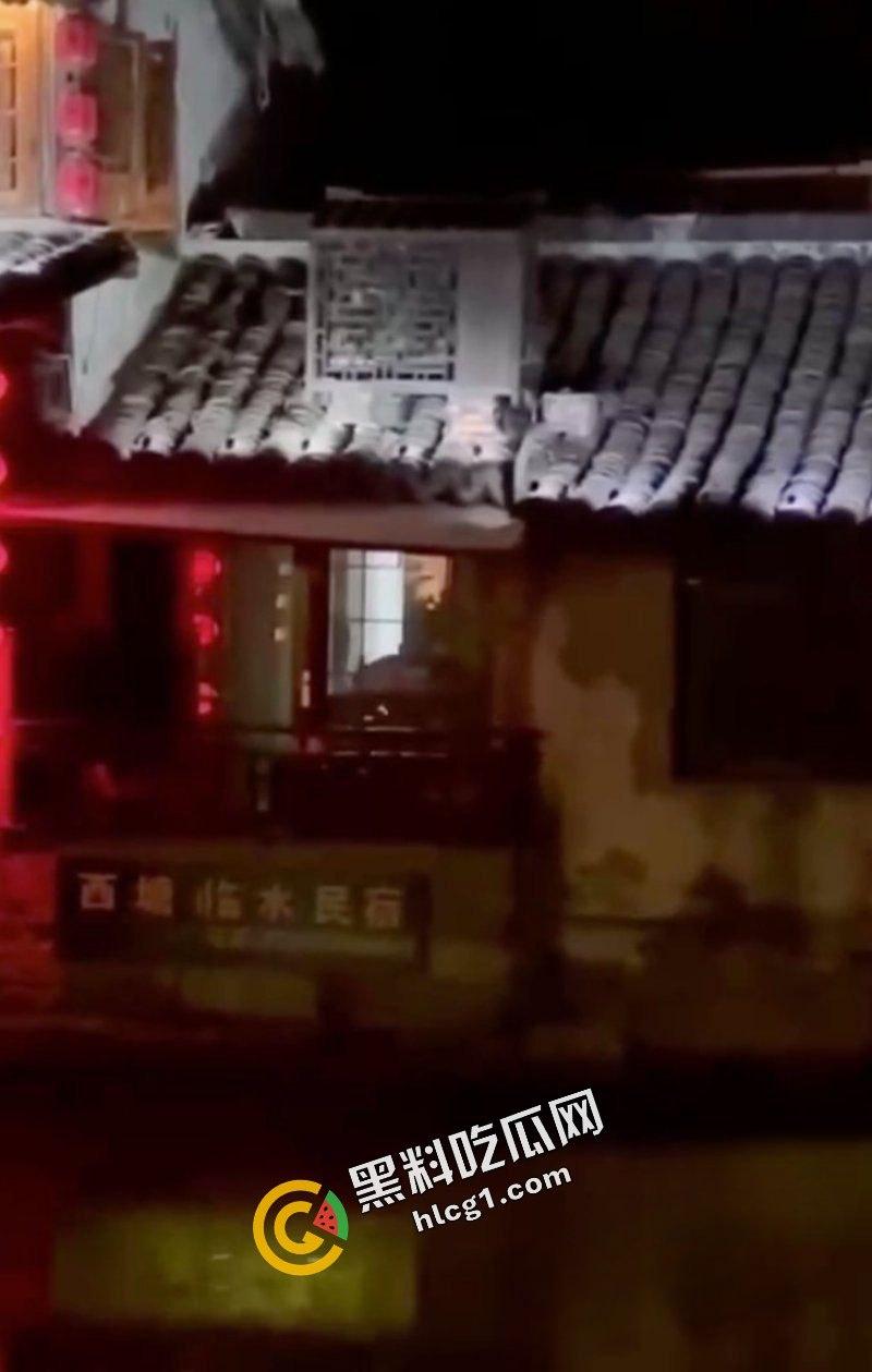浙江嘉兴西塘临水民宿 一对情侣做爱没拉窗帘 被大哥偷拍传出  第4张