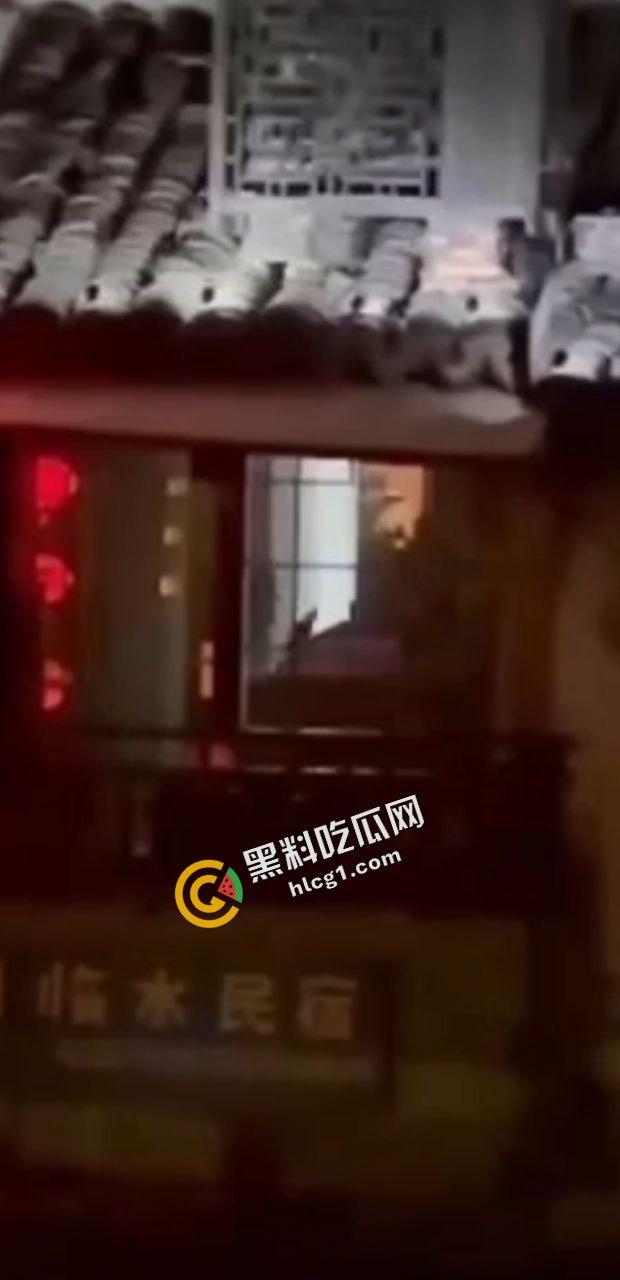 浙江嘉兴西塘临水民宿 一对情侣做爱没拉窗帘 被大哥偷拍传出  第5张