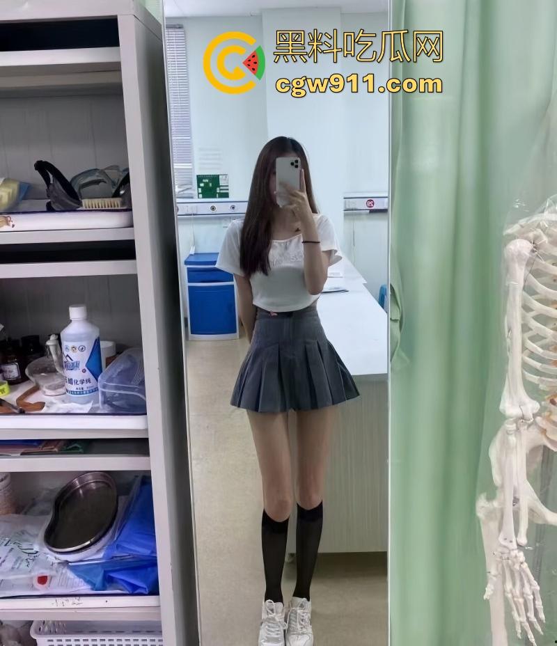 江西工商学院反差女大【朱慧铭】私密视频曝光，极品身材丰满巨乳，男友无套爆操颜射收尾，反差感十足！  第3张