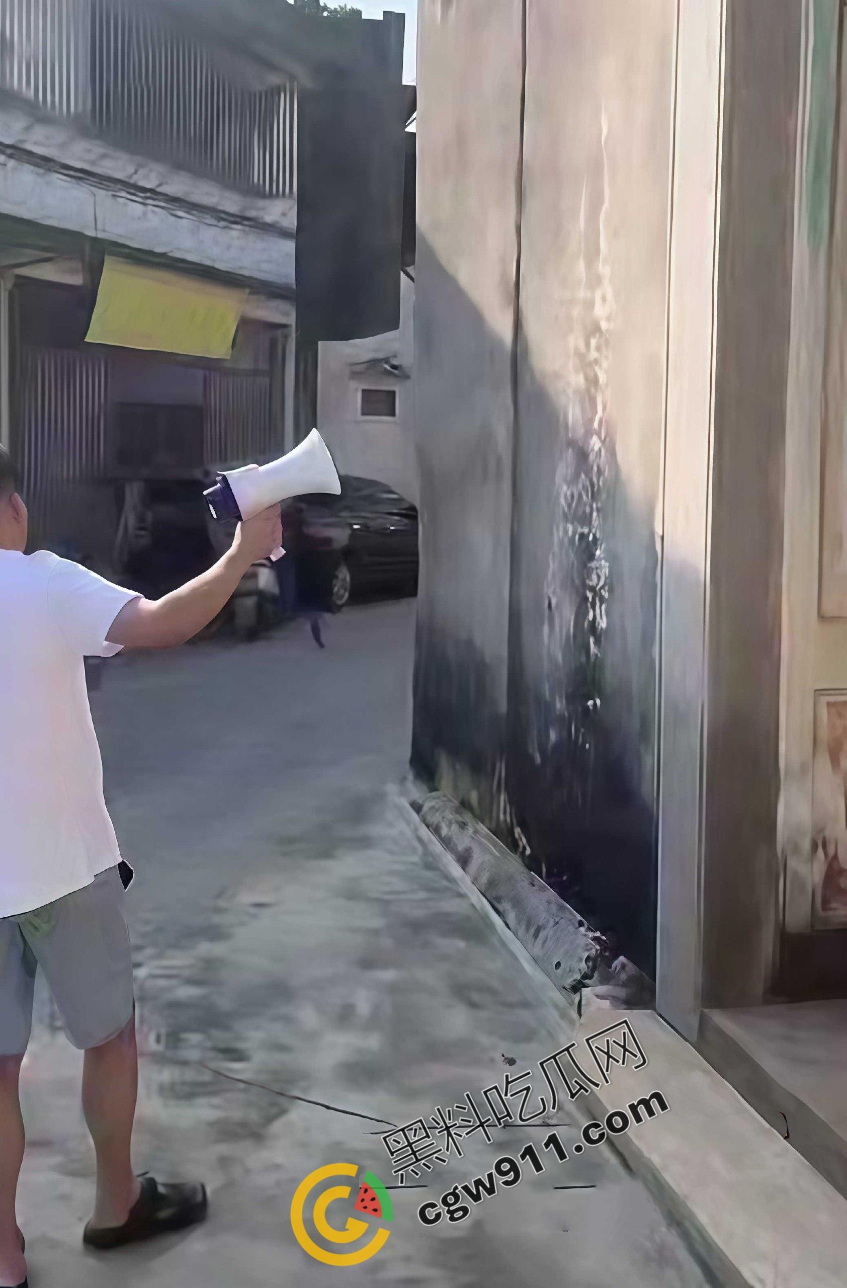 广东普宁惊爆绿帽丑闻：丈夫公开播放妻子出轨证据！三孩皆非亲生，妻家门庭若市，宗祠前成大戏场！  第5张