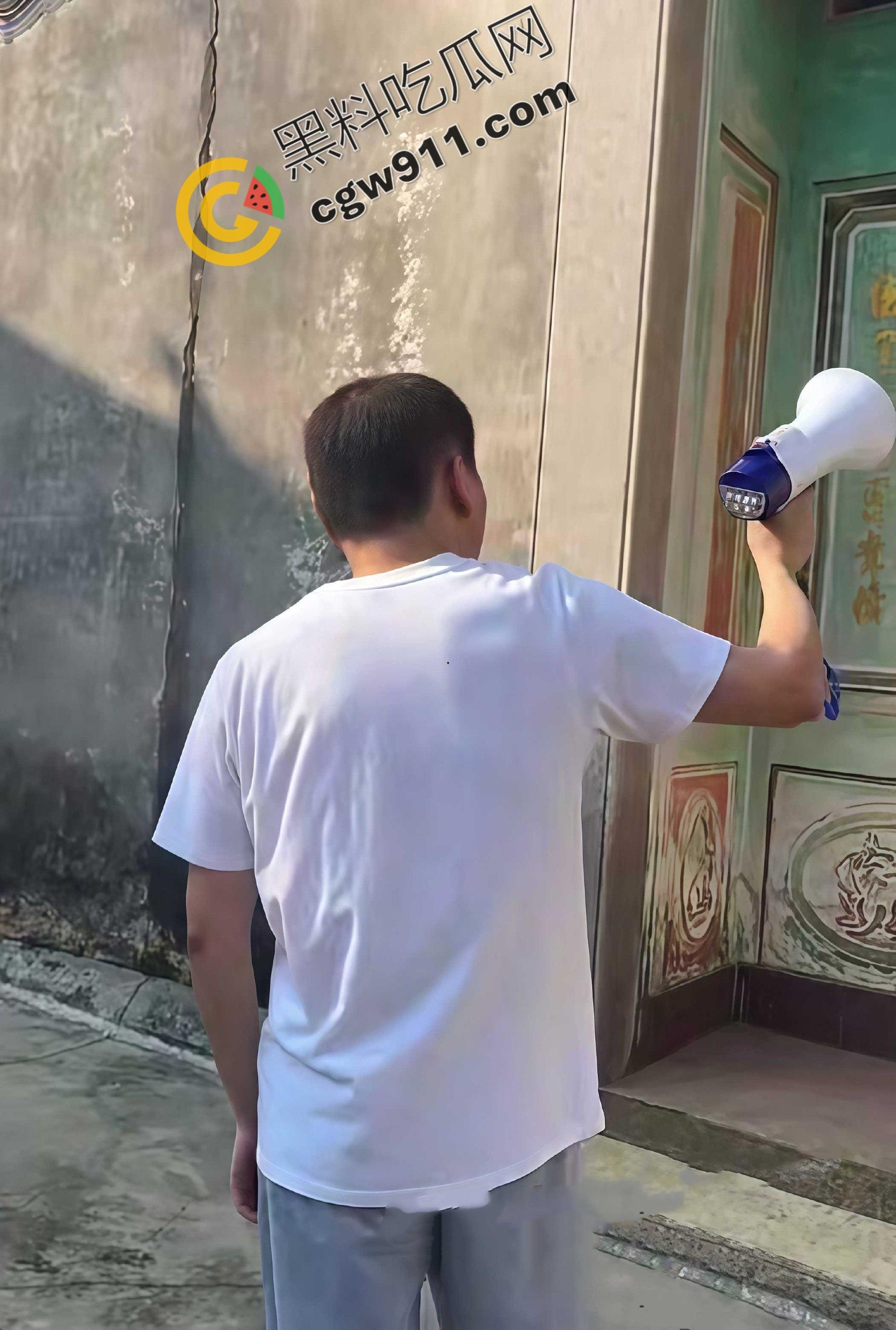 广东普宁惊爆绿帽丑闻：丈夫公开播放妻子出轨证据！三孩皆非亲生，妻家门庭若市，宗祠前成大戏场！  第7张