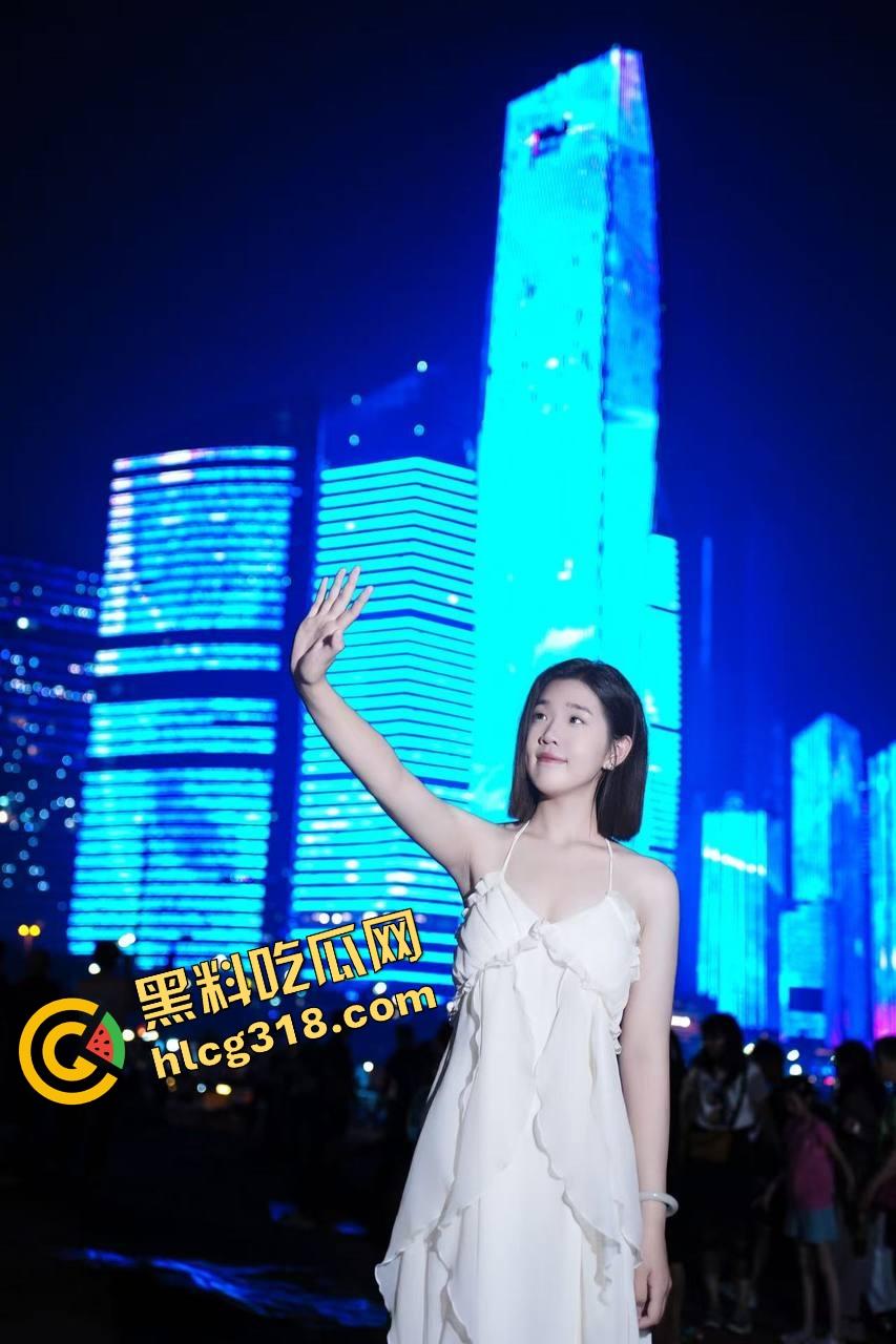 厕所都能变炮房，卫生间对镜啪啪玩花样小情侣自拍流出，腿架肩上边操边录，女主骚到破音！  第3张