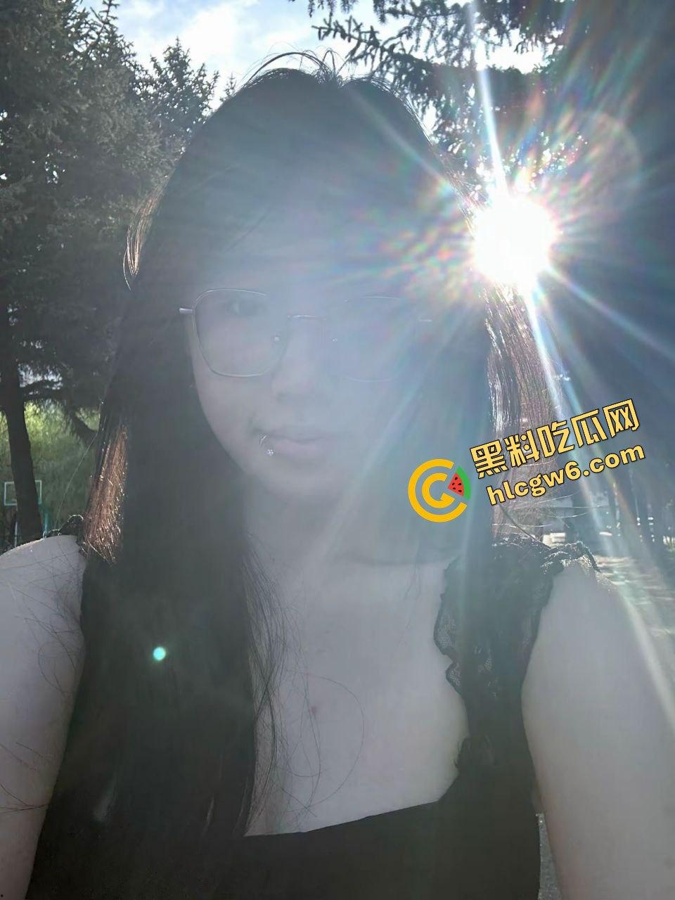 齐齐哈尔大学反差眼镜学生妹『许乐仪』约炮校外大哥 爆抠粉穴爆插粉逼娇喘！原创独家曝光！  第5张