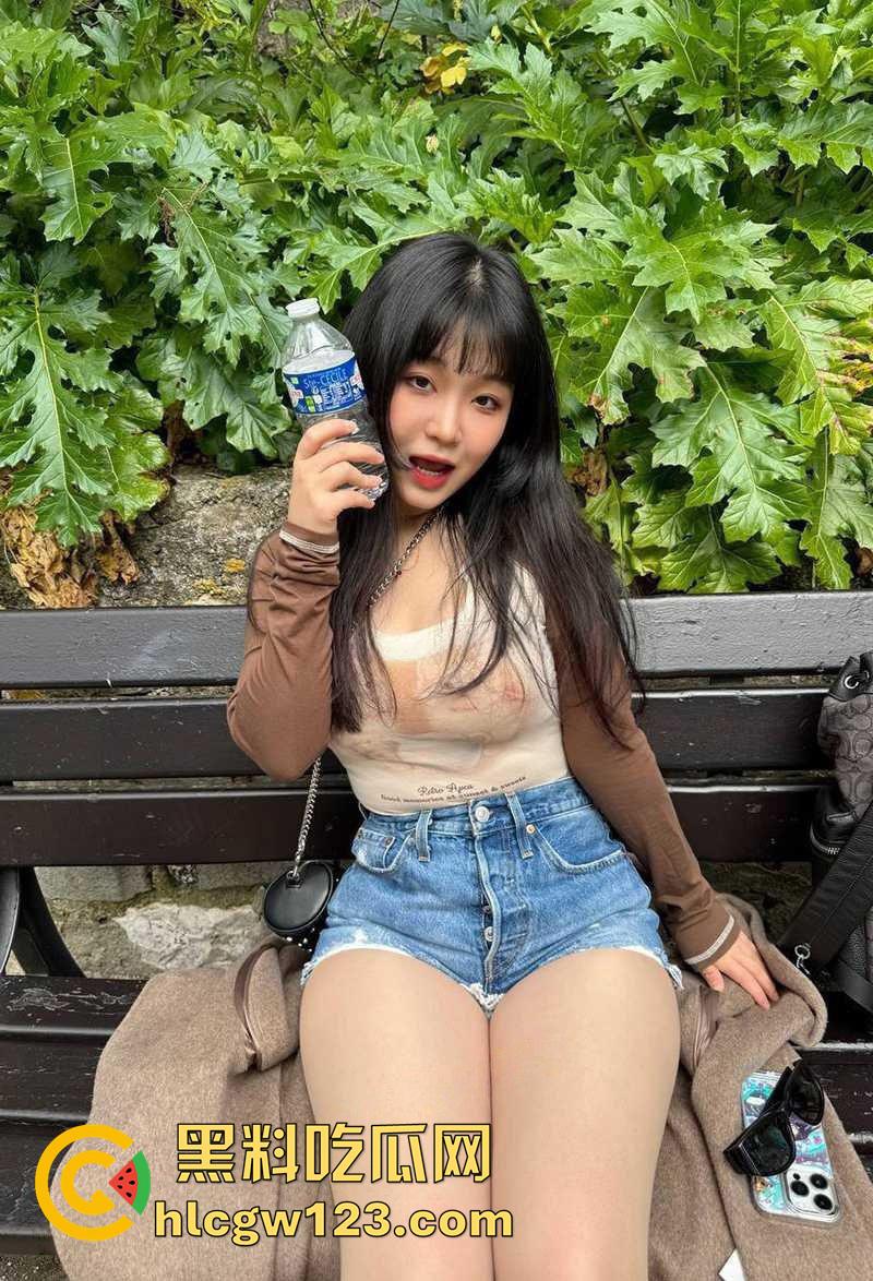 清纯脸校花女神黄羽佳，浙江经管学院大一新生，私下她骚到骨子里，群P无套尺度炸裂！  第1张