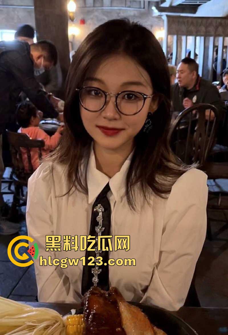 清纯脸校花女神黄羽佳，浙江经管学院大一新生，私下她骚到骨子里，群P无套尺度炸裂！  第2张