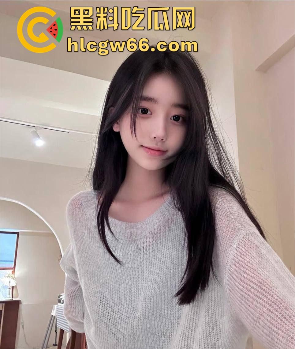 一猥琐男在人流涌动的大街上对着车道强行将屌塞入女友嘴里 美女也是来者不拒 一点也不反抗  第2张