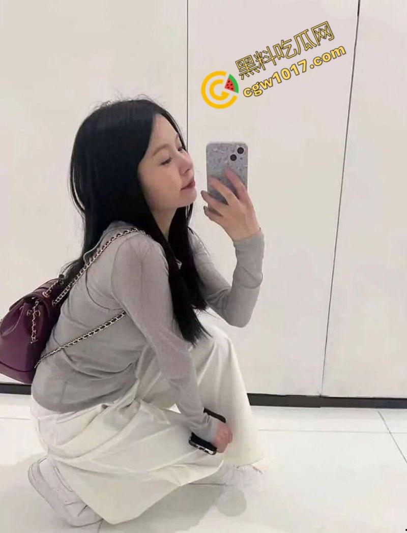 瑜伽小巫女爆艳照！极品博主【高颜嘉】在深圳总统套房内被金主掌控，成妖艳肉便器，反差十足，骚狂见潮！  第3张