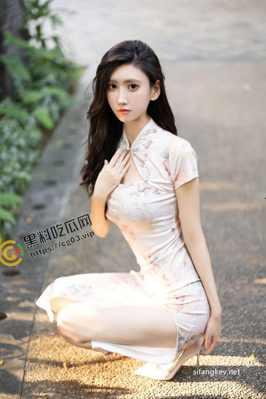 秀人网章芃芃 美人掀裙微露鲍 欲拒还迎最风骚 最新黑丝旗袍写真视频  第2张