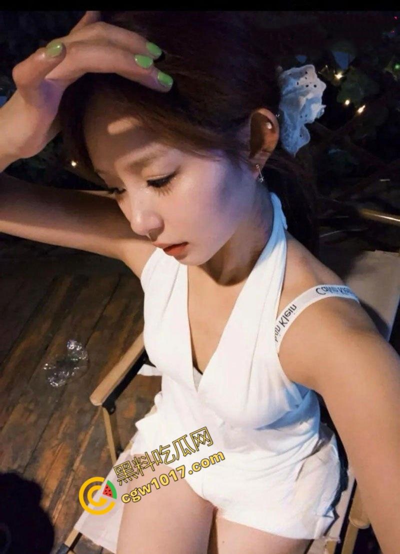 瑜伽小巫女爆艳照！极品博主【高颜嘉】在深圳总统套房内被金主掌控，成妖艳肉便器，反差十足，骚狂见潮！  第4张