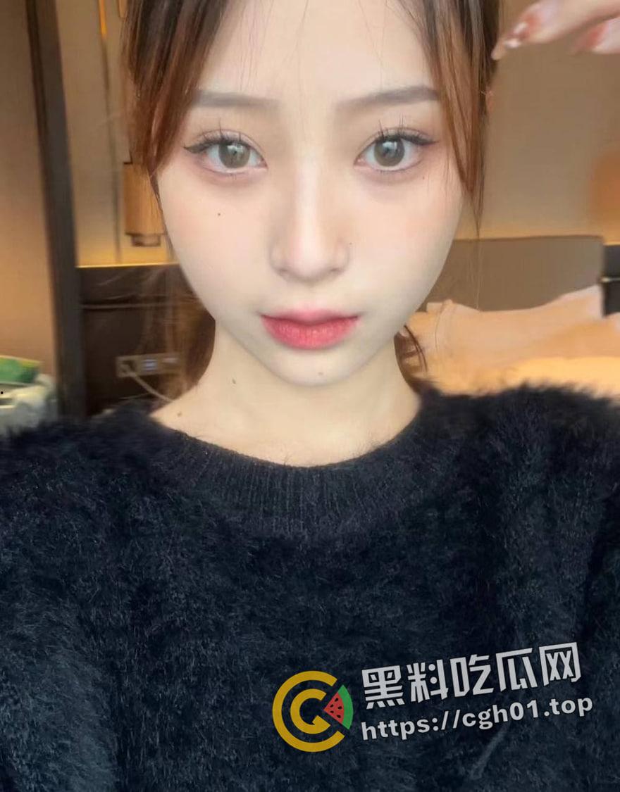 广东外语外贸大学校花【谢婉婷】勾引老师性感自拍流出  小穴粉嫩 酥胸荡漾 哪个老师顶得住这种诱惑 第2张