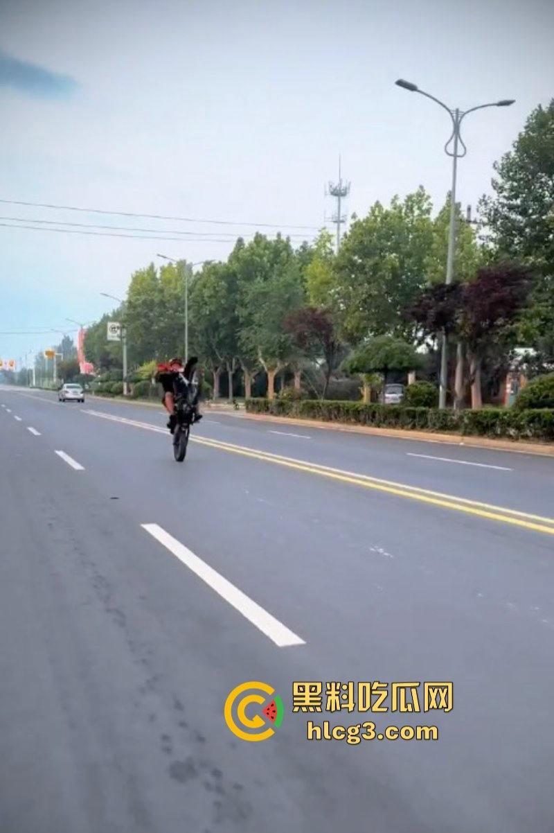 "我还是喜欢你桀骜不驯的样子" 山东德州鬼火少年PK帽子叔叔！  第8张