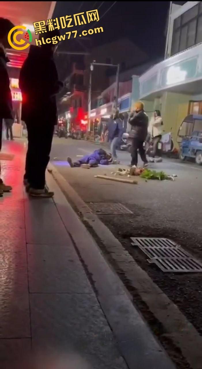 生怕他不死 下这么重的手！浙江省温州市文成县一青年用陶瓷花盆桌子等猛砸另一名青年头部 意图杀人  第6张